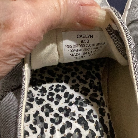 Chaps Oxford Cloth Tennis Shoes - Size 9.5 - Picture 4 of 6